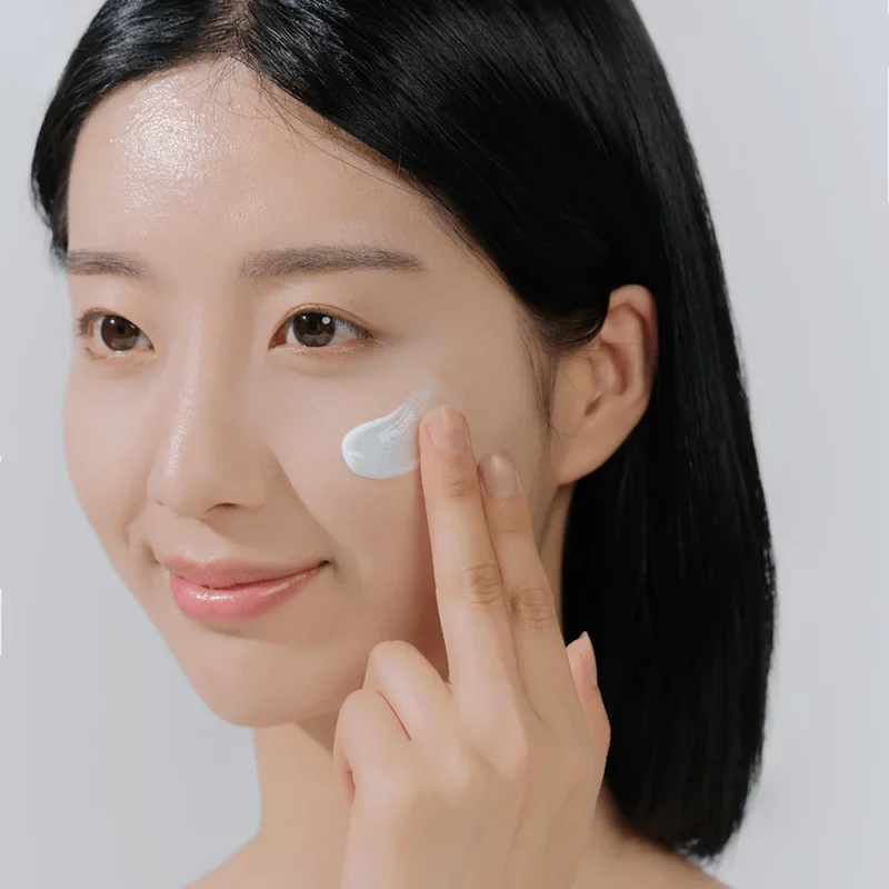 SKIN1004 Madagascar Centella Hyalu-Cica Water-Fit Sun Serum – Image 3